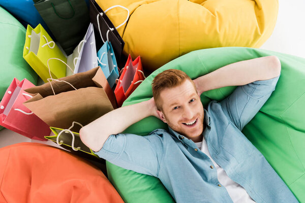 Man resting in bean bag chair — Stock Photo, Image