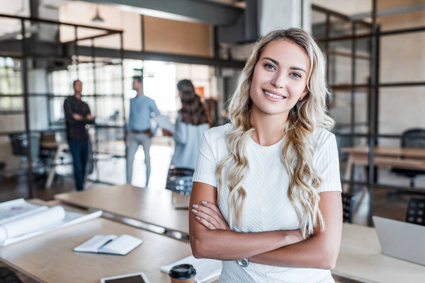 Beautiful Young Businesswoman Standing Crossed Arms Smiling Camera Office — Stock Photo, Image