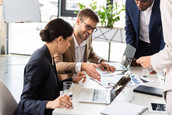 Partial View Multiethnic Businesspeople Table Conference Office — Stock Photo, Image