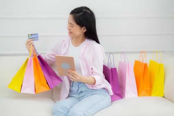 Young Asian Woman Sitting Sofa Using Digital Tablet Shopping Online — Stock Photo, Image